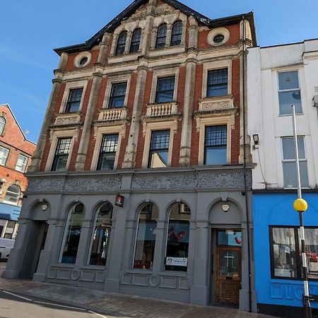 Gorgeous Comfortable Apartment On The High Street Merthyr Tydfil Dış mekan fotoğraf