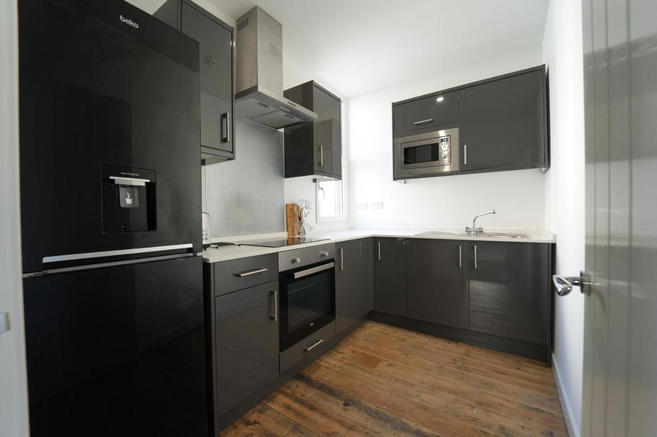 Gorgeous Comfortable Apartment On The High Street Merthyr Tydfil Dış mekan fotoğraf
