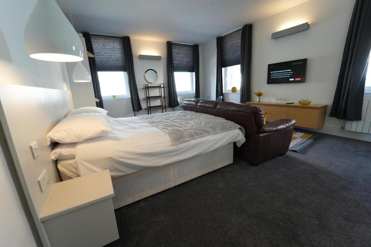 Gorgeous Comfortable Apartment On The High Street Merthyr Tydfil Dış mekan fotoğraf
