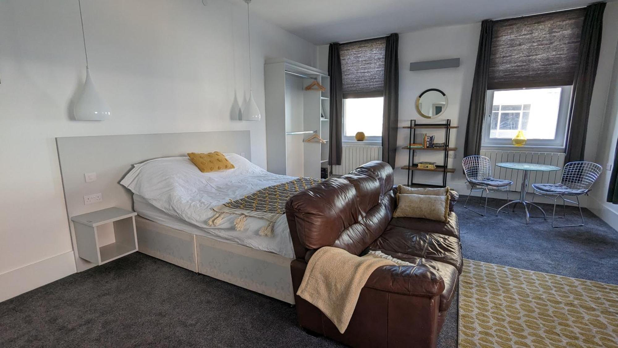 Gorgeous Comfortable Apartment On The High Street Merthyr Tydfil Dış mekan fotoğraf